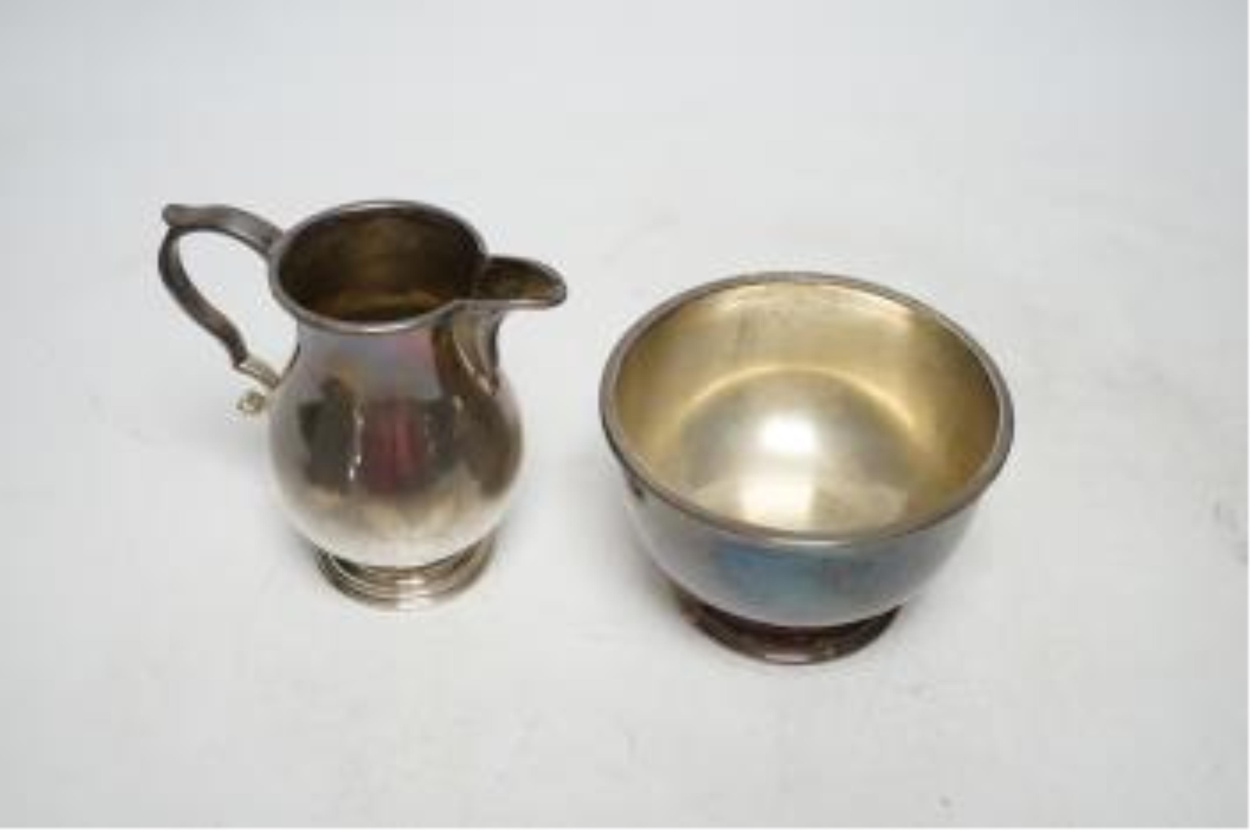 An Elizabeth II silver cream jug and sugar bowl, by William Comyns & Sons Ltd, London, 1962/3, bowl diameter 87mm, 8.5oz. Good condition.